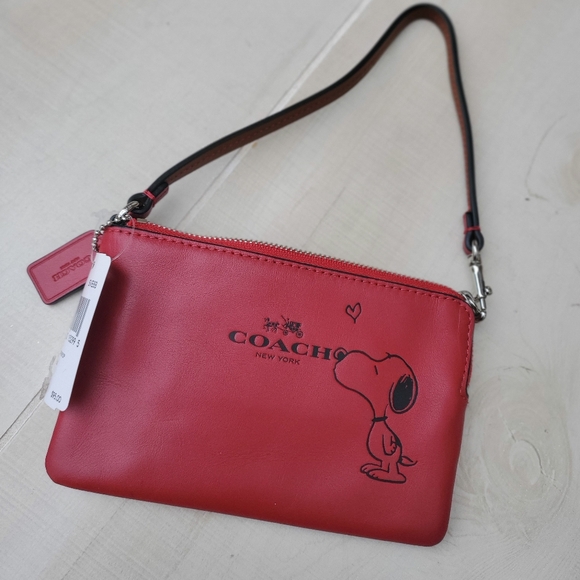 NWT COACH SNOOPY leather wristlet F65193 - Picture 7 of 7